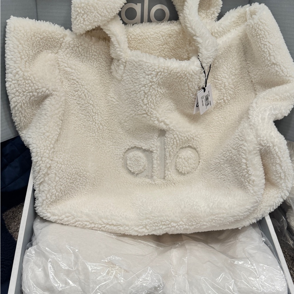ALO Yoga Cream Tote Bag